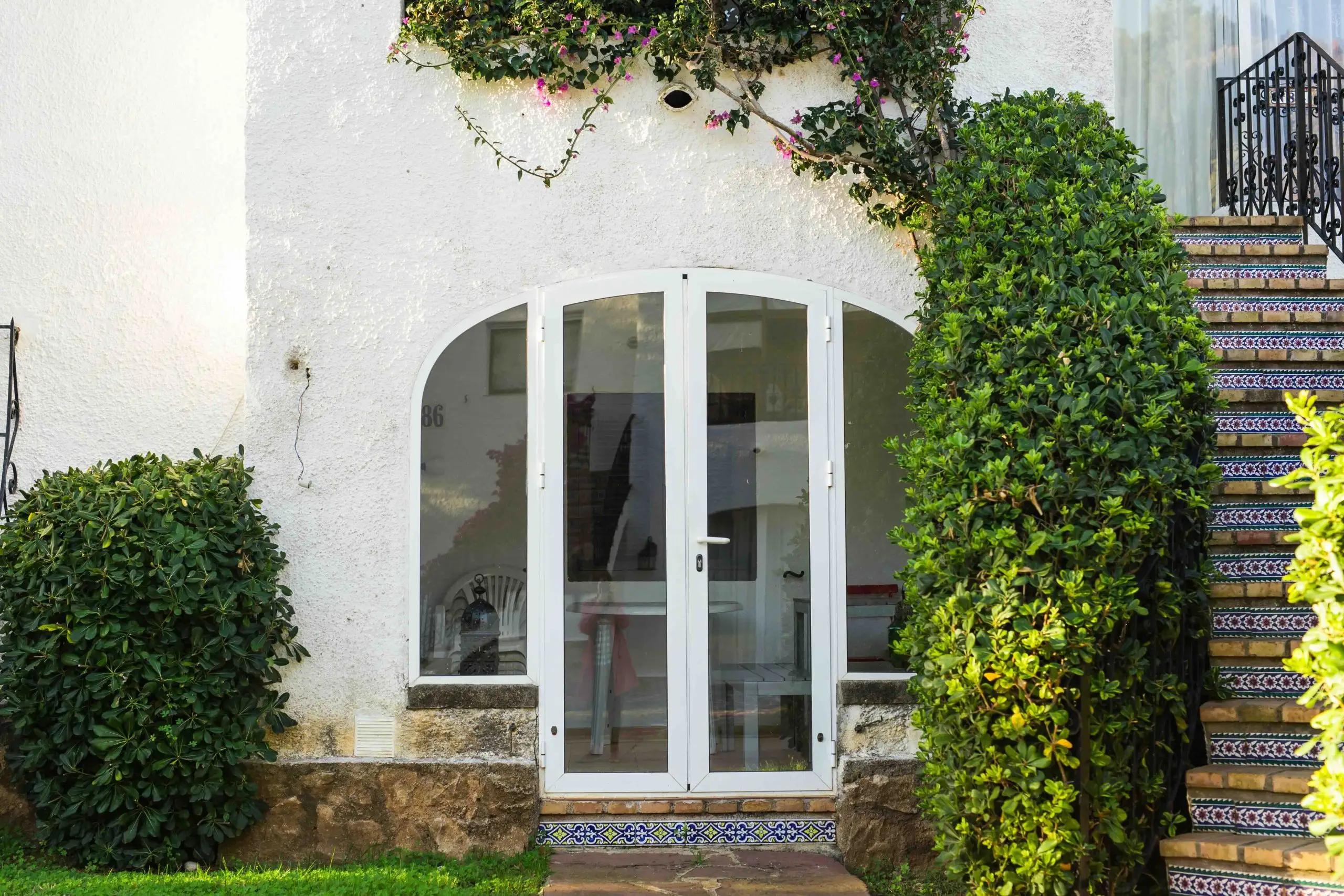 Arched windows Perth residential property with energy efficient double glazing